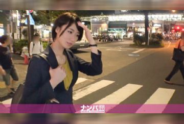 200GANA-2174 マジ軟派、初撮。 1403 溜まった性欲を食欲で発散するラーメン女子を確保！首筋の愛撫でスイッチオン！禁断のパンスト破りからのスーツ着衣プレイで大興奮！！スケベOLがおま○こビショビショにして悶絶セックス！！！