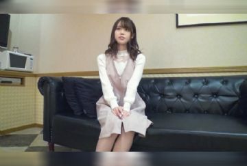  SIRO-3701 【初撮り】ネットでAV応募→AV体験撮影 924 彼氏と別れて傷心中の美少女がAV初出演！手マンで『ごめんなさぃいい！』とビシャビシャ潮吹き！寝バックで痙攣絶頂しちゃうムッツリスケベ娘♪