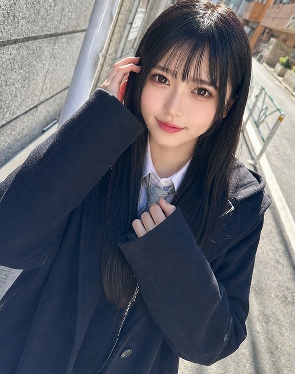 yesjav101.com-FC2-PPV-4903171 【顔出し解禁】”神ビジュ新生アイドル18歳” 加入わずか1週間で限界FC2デビュー。ピル無しガチ生中出し映像。